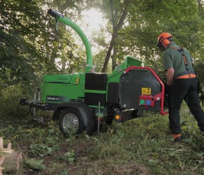 Broyeurs de branches thermiques sur chassis routier